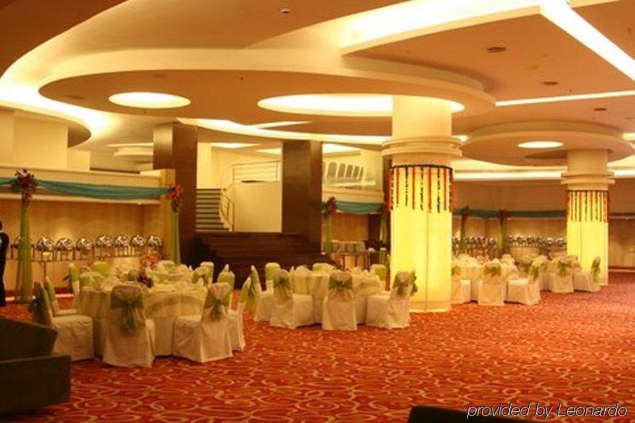 Galaxy Hotel & Spa Гургаон Ресторан фото