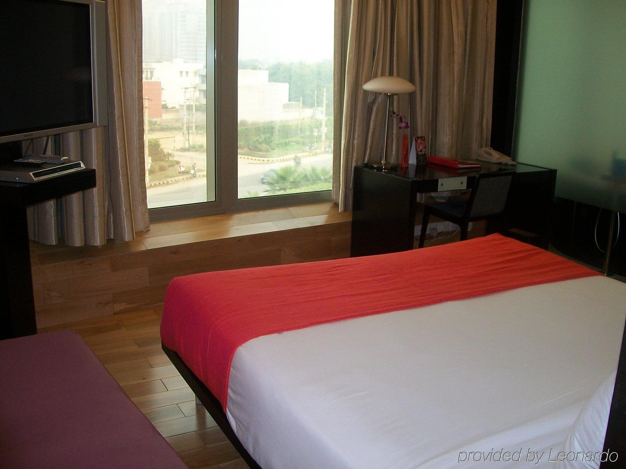 Galaxy Hotel & Spa Гургаон Экстерьер фото