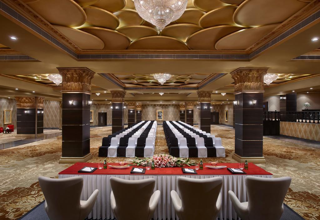 Galaxy Hotel & Spa Гургаон Экстерьер фото