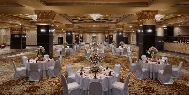 Galaxy Hotel & Spa Гургаон Экстерьер фото