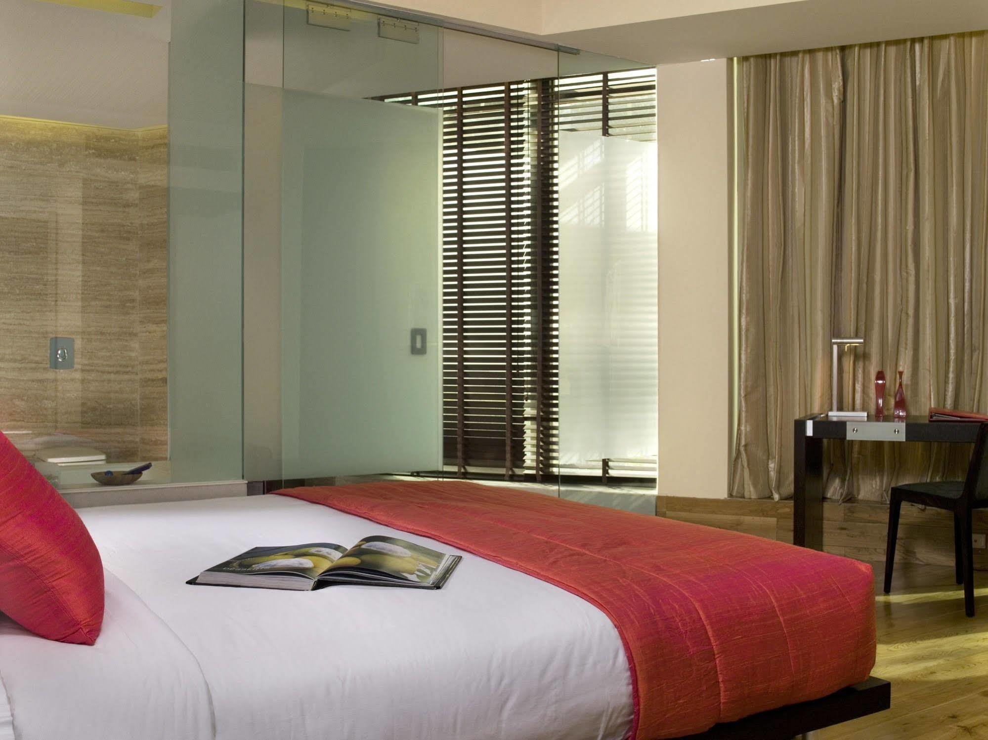 Galaxy Hotel & Spa Гургаон Экстерьер фото