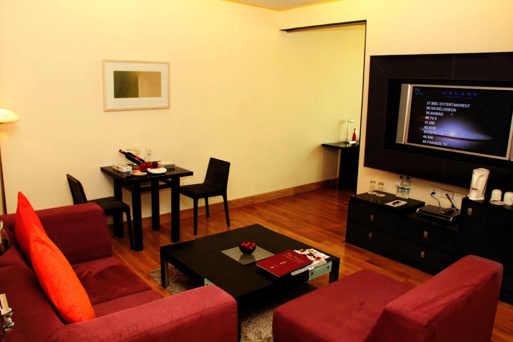 Galaxy Hotel & Spa Гургаон Экстерьер фото