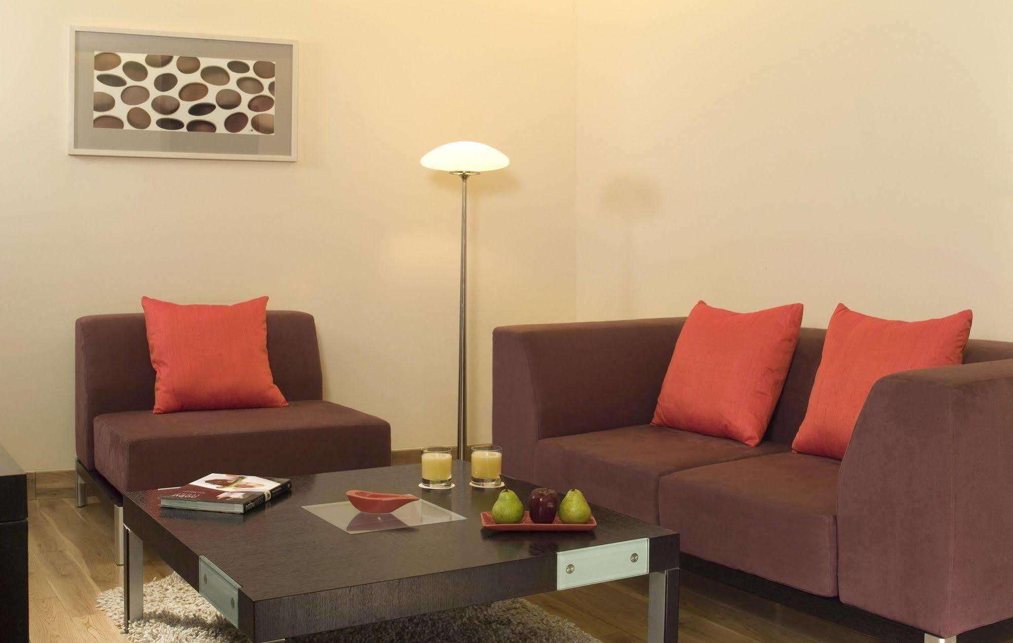 Galaxy Hotel & Spa Гургаон Экстерьер фото
