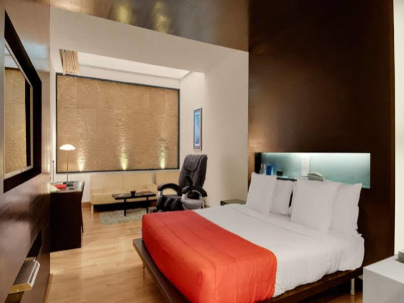 Galaxy Hotel & Spa Гургаон Экстерьер фото
