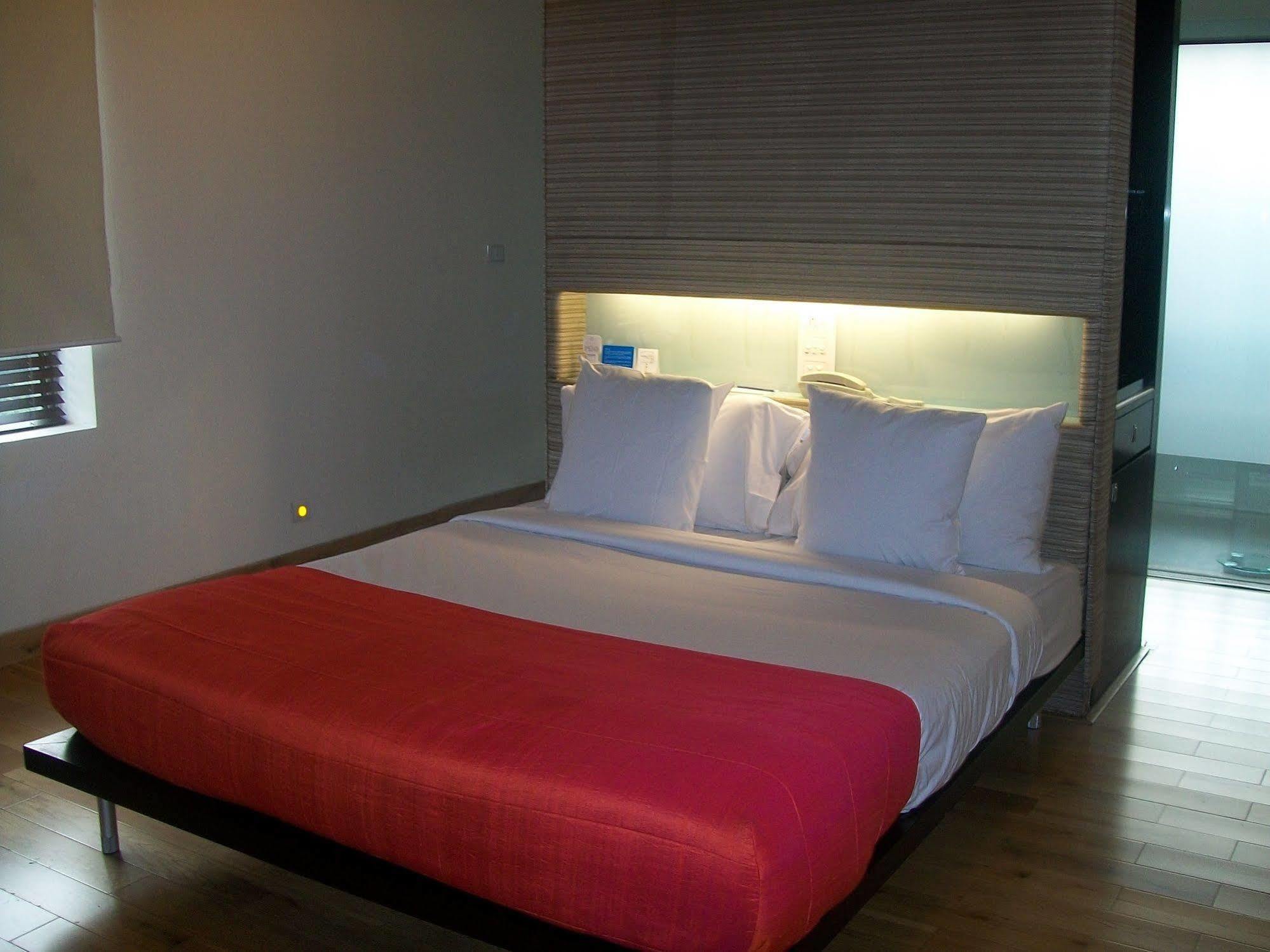 Galaxy Hotel & Spa Гургаон Экстерьер фото