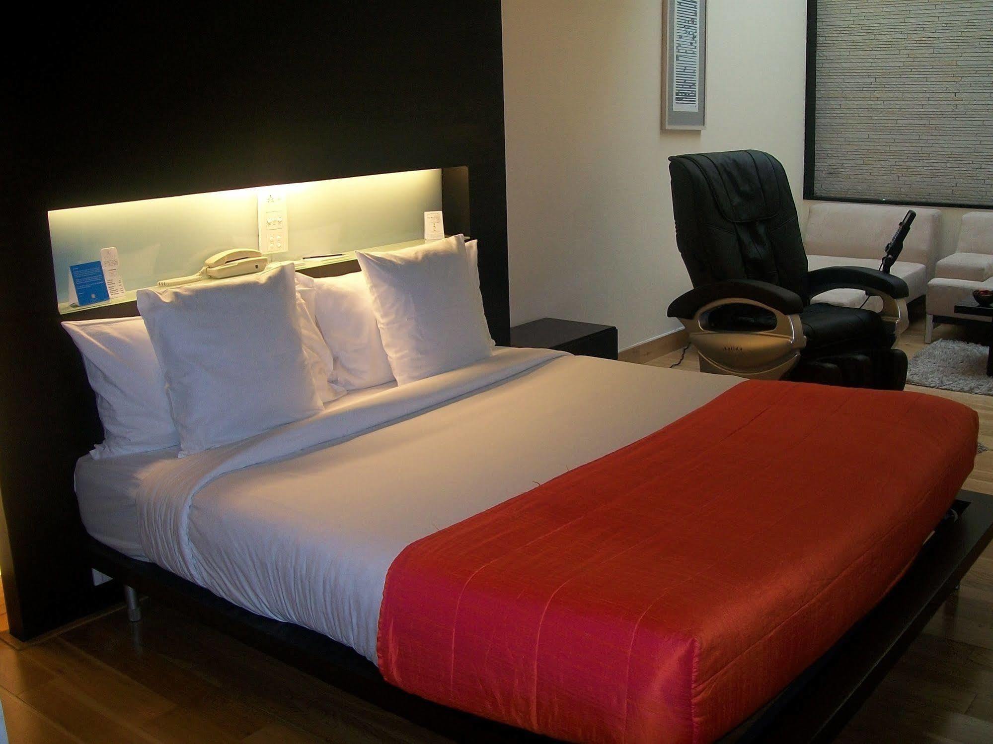 Galaxy Hotel & Spa Гургаон Экстерьер фото