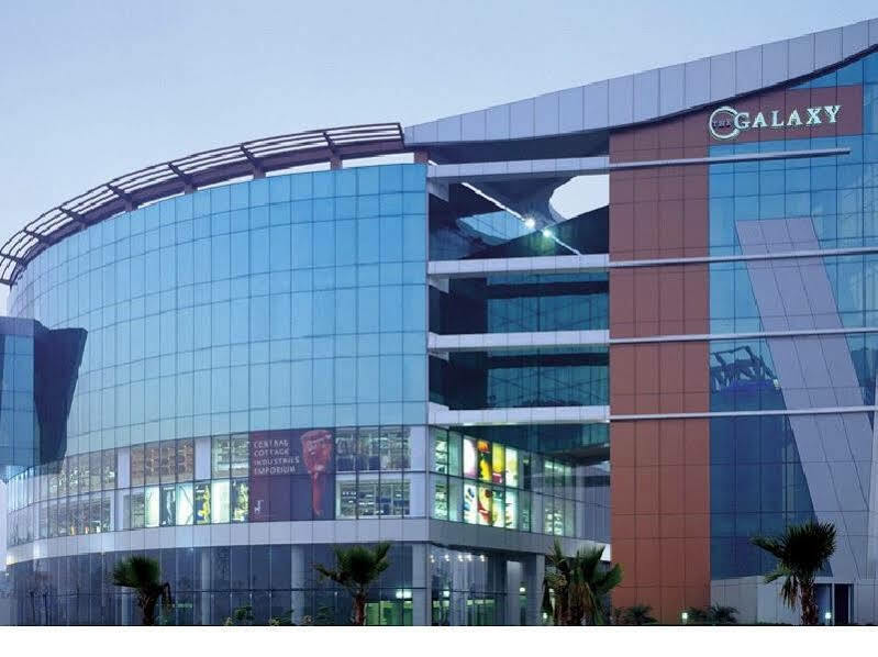 Galaxy Hotel & Spa Гургаон Экстерьер фото