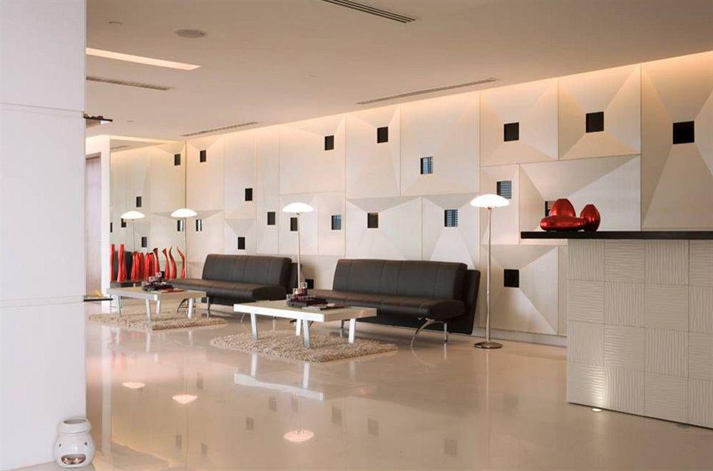 Galaxy Hotel & Spa Гургаон Экстерьер фото